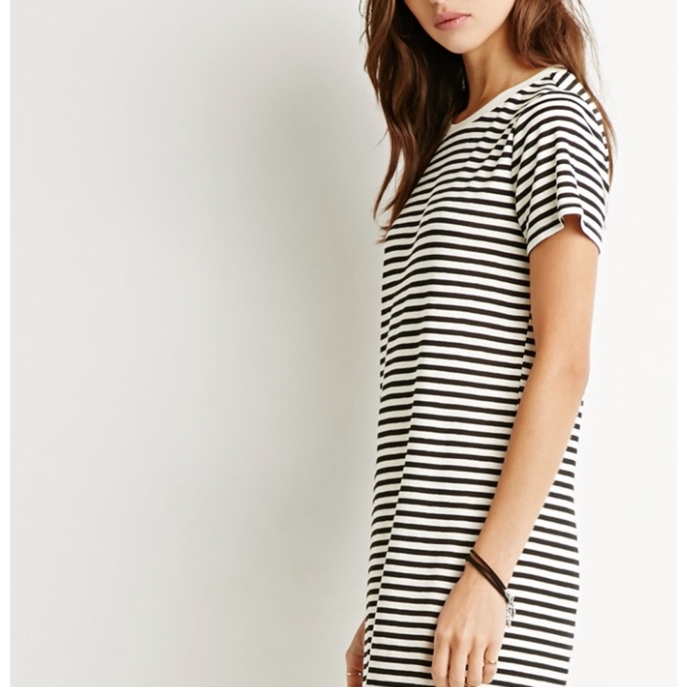 2/$18 💚F21 black white striped T- shirt dress